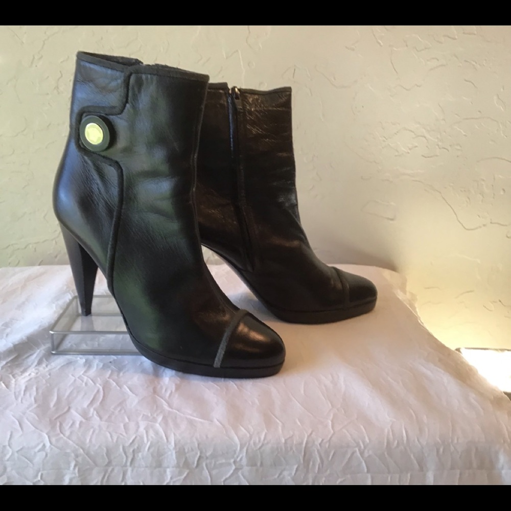 🟣 Gianni Versace Medusa, Black Leather Boot Booties. Size 7 US/ Size 37.